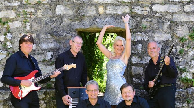 Szene Aktuell Die sechs Musiker von Alb Express sind am Samstag zu Gast im Pappelgarten.
