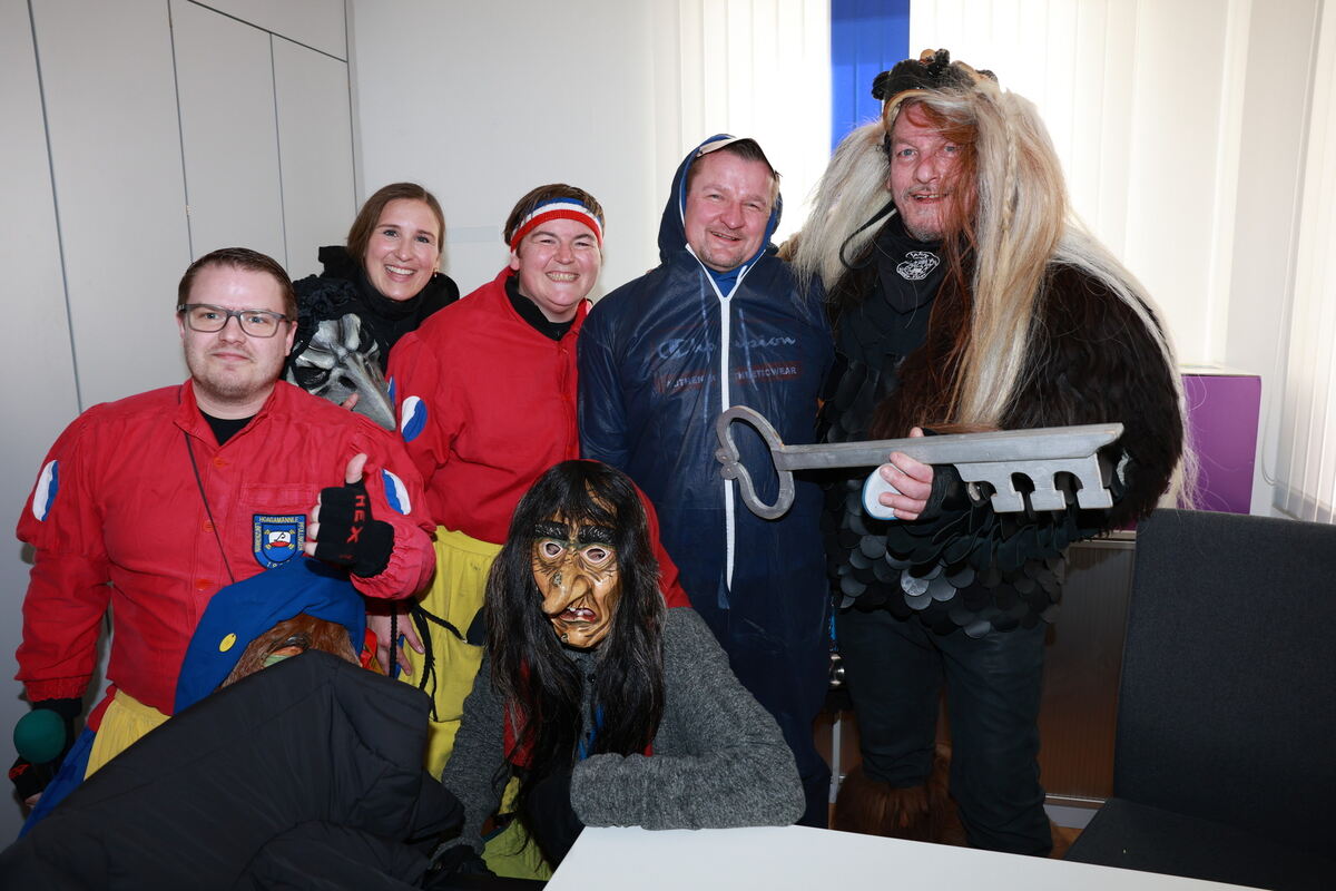 Endlich entdeckt: im Praktikantenzimmer des Rathauses hat sich BM Stefan Wörner versteckt und geschwitzt. Hier fand auch die Sc Endlich entdeckt: im Praktikantenzimmer des Rathauses hat sich BM Stefan Wörner versteckt und geschwitzt. Hier fand auch die Sc