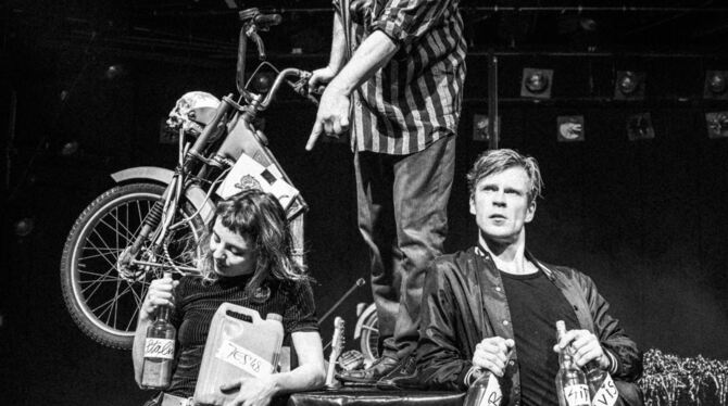 Rosalba Salomon, Gilbert Mieroph  und Justin Hibbeler (von links) geben die Dorfpunks.