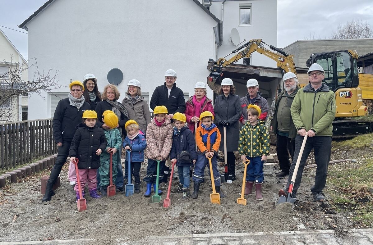 Spatenstich mit kleinen Helfern: Kindergarten Tommental in Eningen wird