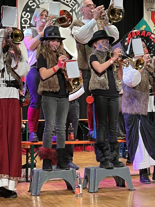 Zwei Nachwuchsmusikerinnen