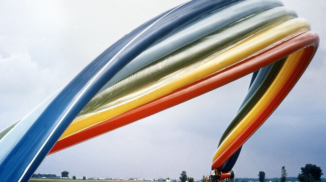 Otto Pienes Installation »Olympischer Regenbogen« bei einem Testlauf 1972 in den USA.
