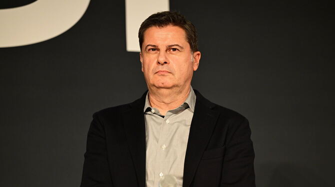 Wo Christian Seifert auftritt und seine Ideen präsentiert, scharen sich die Menschen um ihn.  FOTO: WITTERS