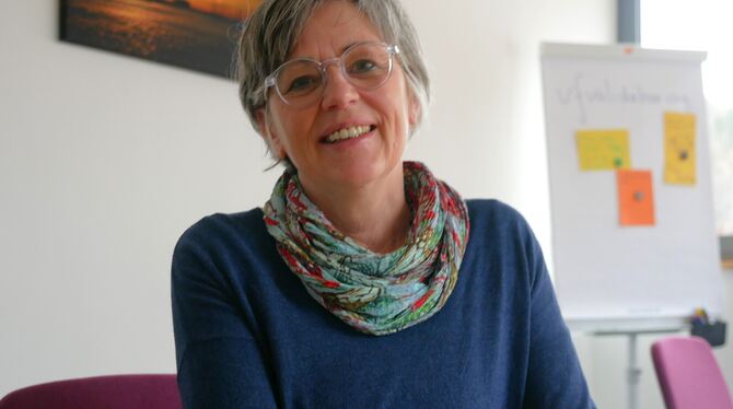 Helga Neuhaus ist Fachbereichsleiterin für Unterstützungsangebote bei der Diakoniestation Oberes Ermstal-Alb, sie bietet noch fr
