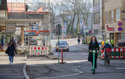 In der Wöhrdstraße muss eine neue Wasserleitung verlegt werden und dann ein neuer Belag. Zu Beginn der  Arbeiten bleibt das Park