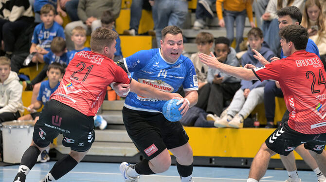 Der Einsatz des Pfullinger Torjägers Niklas Roth (mit Ball) am Samstag in München ist sehr fraglich.