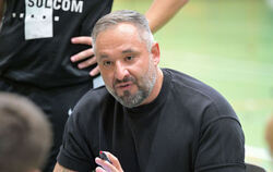 Seit neun Jahren als Headcoach bei den TSG-Basketballern an der Seitenlinie in der Verantwortung: Vasilis Tsouknidis. FOTO: BAUR