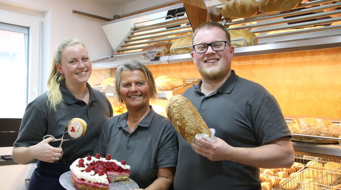 Mama Claudia, umrahmt von ihren Kindern Jasmin und Daniel , ist glücklich: Gemeinsam betreiben sie die Backscheune