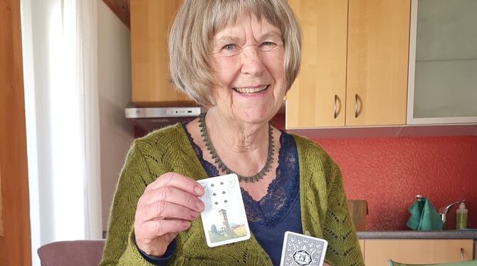 Yshouk Kirsch Keine unumstößlichen Wahrheiten, sondern Symbole, die zu deuten sind: So begreift Yshouk Kirsch die Lenormand-Karten, die sie le