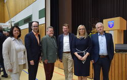 Sie wollen Rathauschef werden: Desiree Sallwey (links), Simon Wagner, Jan Bartholomä, Thomas Michael Wiech, Anette Buess und Wol