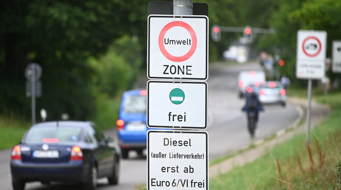 Fahrverbote für die Luftreinhaltung gelten für Euro-5-Diesel in Stuttgart. Ab 2030 gibt es noch schärfere Grenzwerte.