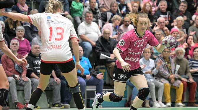 DHB / HBF / Handball / Frauen / 1. Bundesliga / DHB-Pokal / 10.L Maren Weigel (rechts) wird in dieser Saison noch 13 Spiele für die TuS Metzingen bestreiten. Dann ist Schluss.