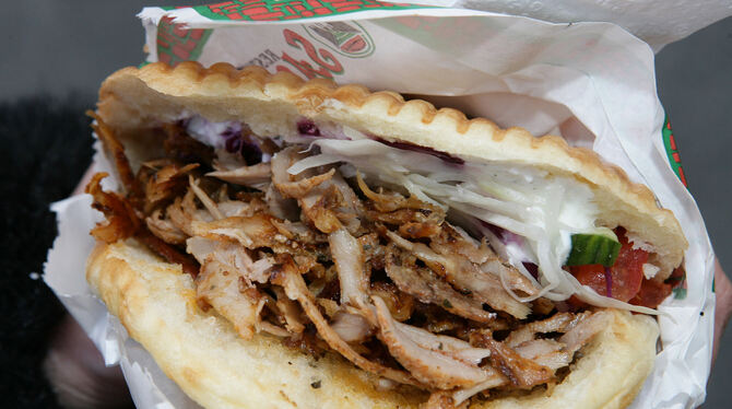 1,5 Millionen Euro soll die Angeklagte aus dem Ermstal mit ihrem Dönerladen an Steuern hinterzogen haben. FOTO: DPA 1,5 Millionen Euro soll die Angeklagte aus dem Ermstal mit ihrem Dönerladen an Steuern hinterzogen haben. FOTO: DPA