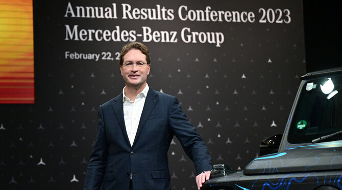 Ola Källenius, Vorstandsvorsitzender der Mercedes-Benz Group AG, bei der Jahres-Pressekonferenz an einem neuen elektrischen Merc