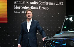 Ola Källenius, Vorstandsvorsitzender der Mercedes-Benz Group AG, bei der Jahres-Pressekonferenz an einem neuen elektrischen Merc