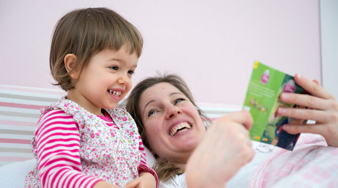 Ist es schlimm, wenn das Kind im Elternbett schläft? Nein, sagt Pädagoge Tillmann Kreuzer.
