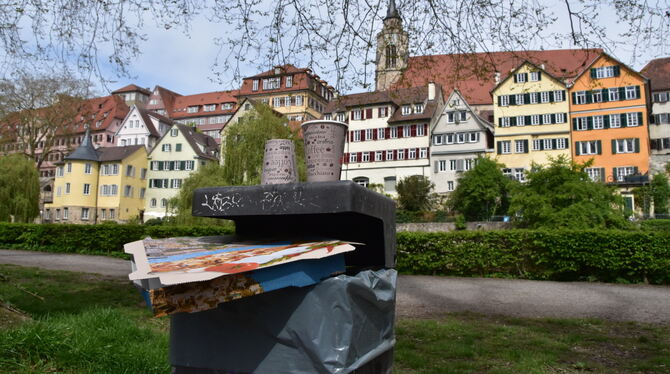 Ohne Verpackungssteuer droht der Müll in Tübingen wieder zuzunehmen, heißt es im Rathaus.