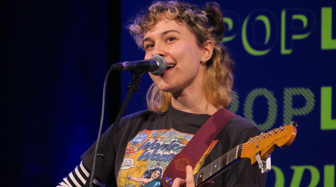 Pop gab's auch auf der Popkonferenz: Eva Sauter von der Gruppe ok.danke.tschüss bot lustige Lieder zur Auflockerung.