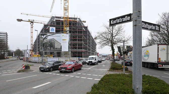 Das neue Landratsamt wächst und gedeiht. Noch im Mai soll der Rohbau fertig werden, es folgen Fenster und Fassade.