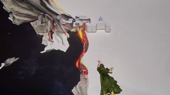 Josefin Feiler, Oper, Dora Josefin Feiler als Titelfigur in der Oper »Dora«.