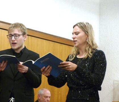 Zwei der Solisten beim Konzert in Sickenhausen: Martin Höhler (Tenor) und Johanna Pommranz (Sopran).
