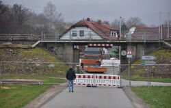 Bahnbrücke wird erneuert.
