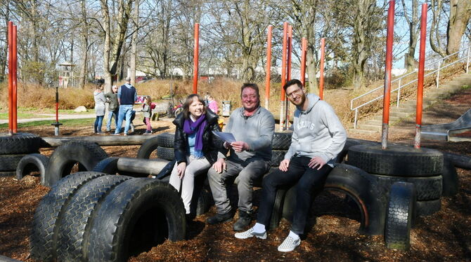 Den konventionellen  Spielplatz an der Altenwaldstraße zum Generationenspielplatz auszuweiten, hat sich der Rommelsbacher Bezirk