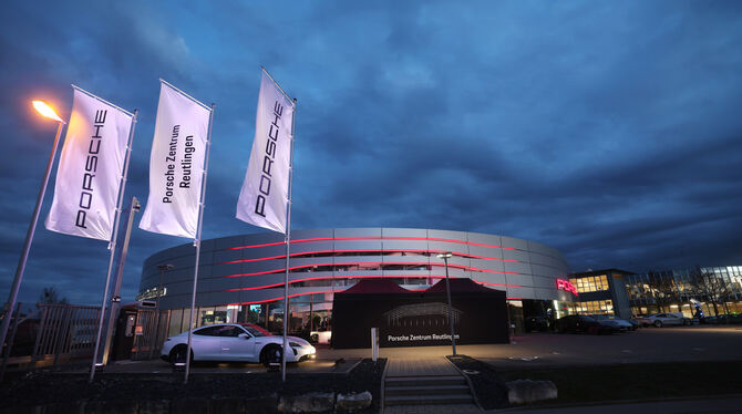 Nach umfangreichen Umbauarbeiten präsentiert sich die »Destination Porsche« in Reutlingen mit neuer Optik.