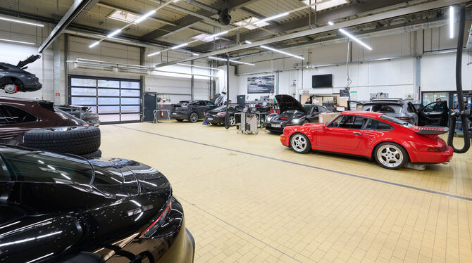 Das Porsche-Team vor Ort geht motiviert ans Werk.
