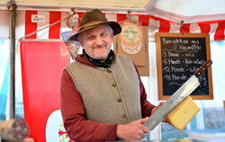 Auf Tiroler Delikatessen hat sich Marktbeschicker Klaus Siebert spezialisiert.