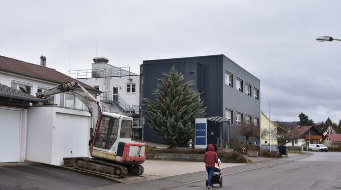 Ankunftszentrum Blick auf das leerstehende Firmenareal in der Grabenstraße in dem der Landkreis ein Ankunftszentrrum für 250 Flüchtlinge unterbi