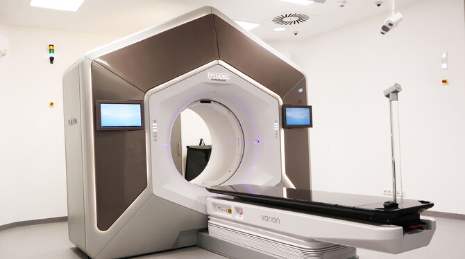Der hochmoderne KI-Linearbeschleuniger an der Uniklinik Mannheim wird auch zur Behandlung von Prostatakrebs eingesetzt. FOTO: U Der hochmoderne KI-Linearbeschleuniger an der Uniklinik Mannheim wird auch zur Behandlung von Prostatakrebs eingesetzt. FOTO: U