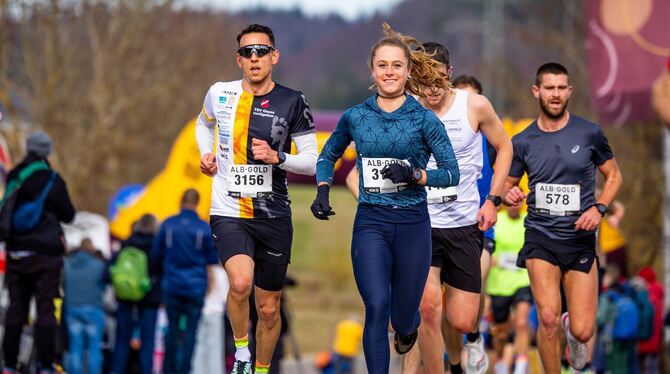 Hanle vom TSV Holzelfingen ist die Siegerin im Hauptlauf. FOTO: BELA SPORTFOTO Hanle vom TSV Holzelfingen ist die Siegerin im Hauptlauf. FOTO: BELA SPORTFOTO