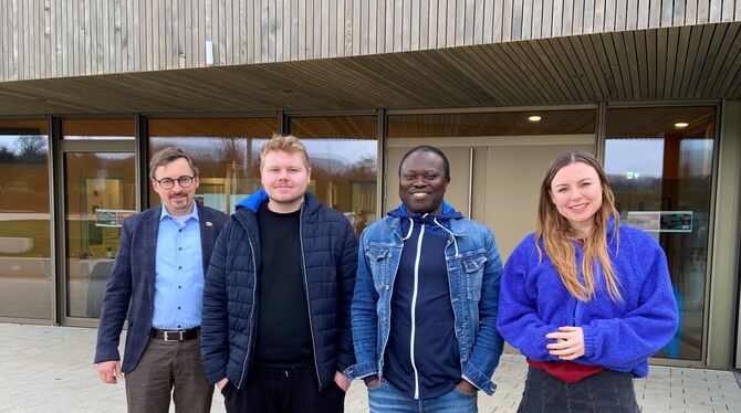 Das Jugendzentrum Gomaringen hat seit knapp einem Monat eine neue Leiterin: Sarah Carbon (von rechts) arbeitet in Zukunft mit Kw