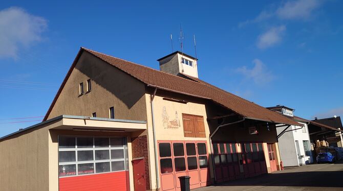 Das Feuerwehrhaus in Großengstingen tut's nicht mehr.