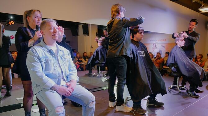 Die neuesten Frisuren für Männlein und Weiblein wurden gestern im dance + music von der Reutlinger Friseur-Innung vorstellt.