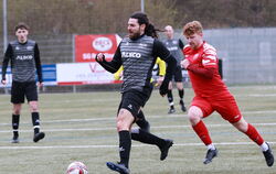 Christos Vasilopoulos (links) von der SG Reutlingen schoss das 2:0 gegen den FC Rottenburg und machte ein starkes Spiel.
