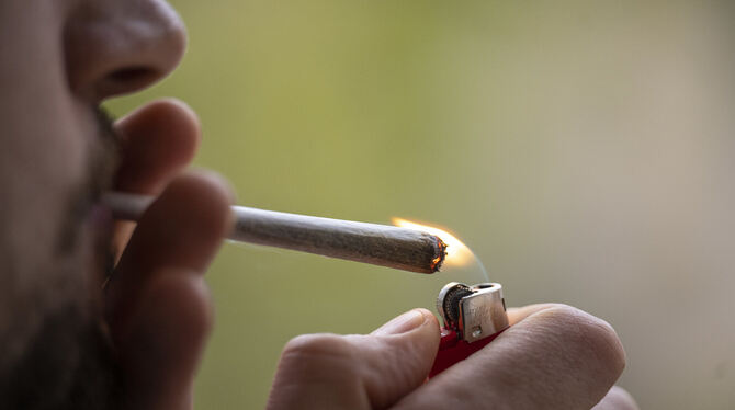 Durch die Legalisierung von Cannabis erwarten die Schulen erhöhten Beratungsbedarf.