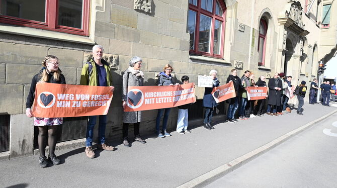 Letzte Generation Mahnwache vor Prozessbeginn gegen Mitglieder der »Letzten Generation« am Reutlinger Amtsgericht.