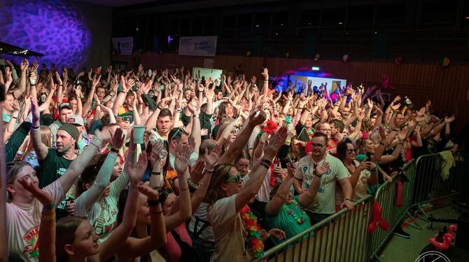 Gute Stimmung bei der Mallorca Party in der Lichtensteinhalle.