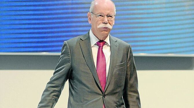 Dieter Zetsche, der Vorstandsvorsitzende des Automobilkonzerns Daimler, gestern bei der Jahrespressekonferenz neben einem Merced
