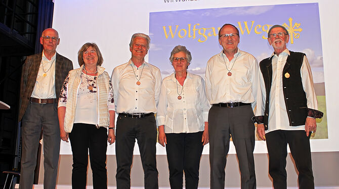 Richten den Wolfgangs Weg ein (von links):  Ulrich Rall, Ursula Halter, Michael Halter, Elisabeth Bothe, Werner Bothe, Wolfgang