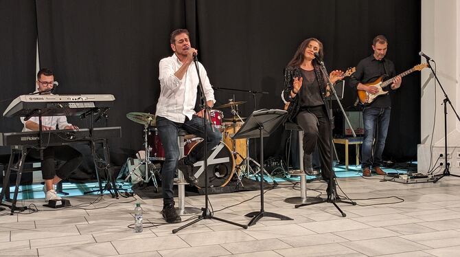 Die Band mit den Sängern Asita Djavadi und Daniél Iberra sorgte für gute Stimmung.