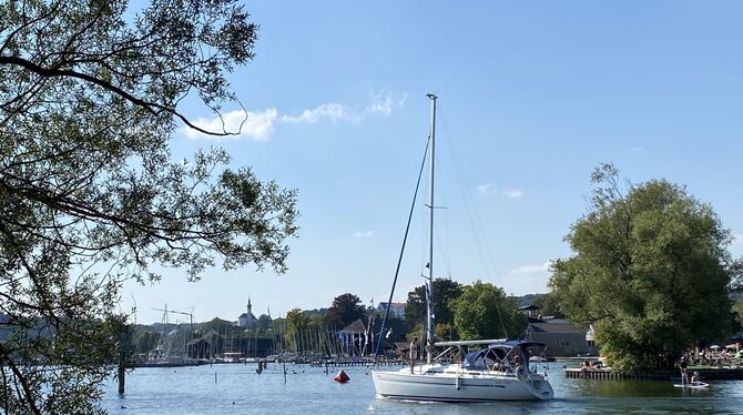 Der Starnberger See ist als Ausflugsziel und Badesee München sehr nahe und von dort mit der S-Bahn gut zu erreichen.
