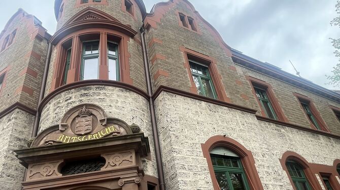 Im Amtsgericht Bad Urach wurde gestern ein 26-Jähriger wegen versuchten Betrugs zu einer Bewährungsstrafe von acht Monaten verur