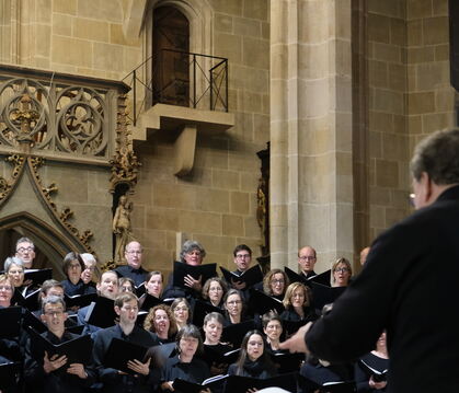 Geistliche Musik mit Anspruch: Der Bach-Chor und die Camerata Viva unter Ingo Bredenbach in der Stiftskirche.