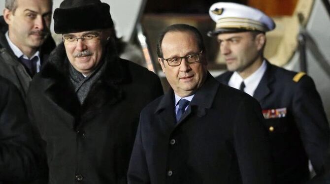 Der französische Präsident Hollande bei seiner Ankunft in Moskau. Foto: Yuri Kochetkov