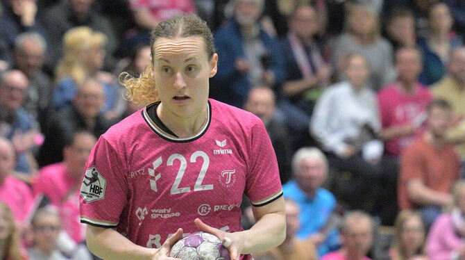Präsentiert sich in Olympia-Form: Metzingens Nationalspielerin Maren Weigel glänzt gegen Blomberg-Lippe mit sieben Toren.