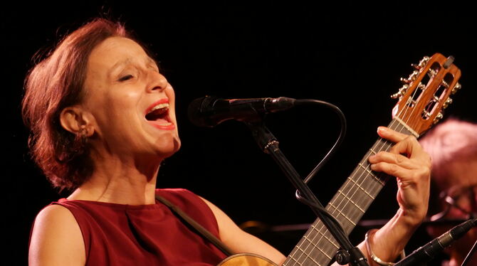 Etta Scollo, franz. K Temperament, Musik und Politik: Etta Scollo aus Sizilien.