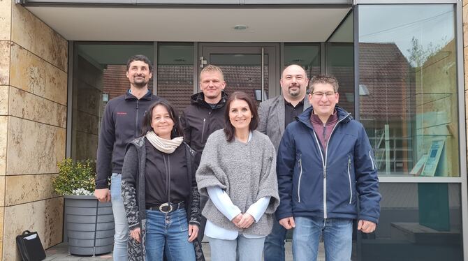 Sie kandidieren zum ersten Mal: Vordere Reihe von links: Andrea Wittel, Andrea Brazel und Martin Rauscher. Hinten: Bernd Dietric Sie kandidieren zum ersten Mal: Vordere Reihe von links: Andrea Wittel, Andrea Brazel und Martin Rauscher. Hinten: Bernd Dietric